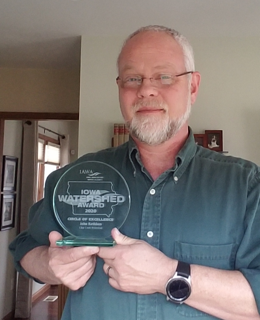 John Rathbun receives Iowa Watershed Awards plaque.