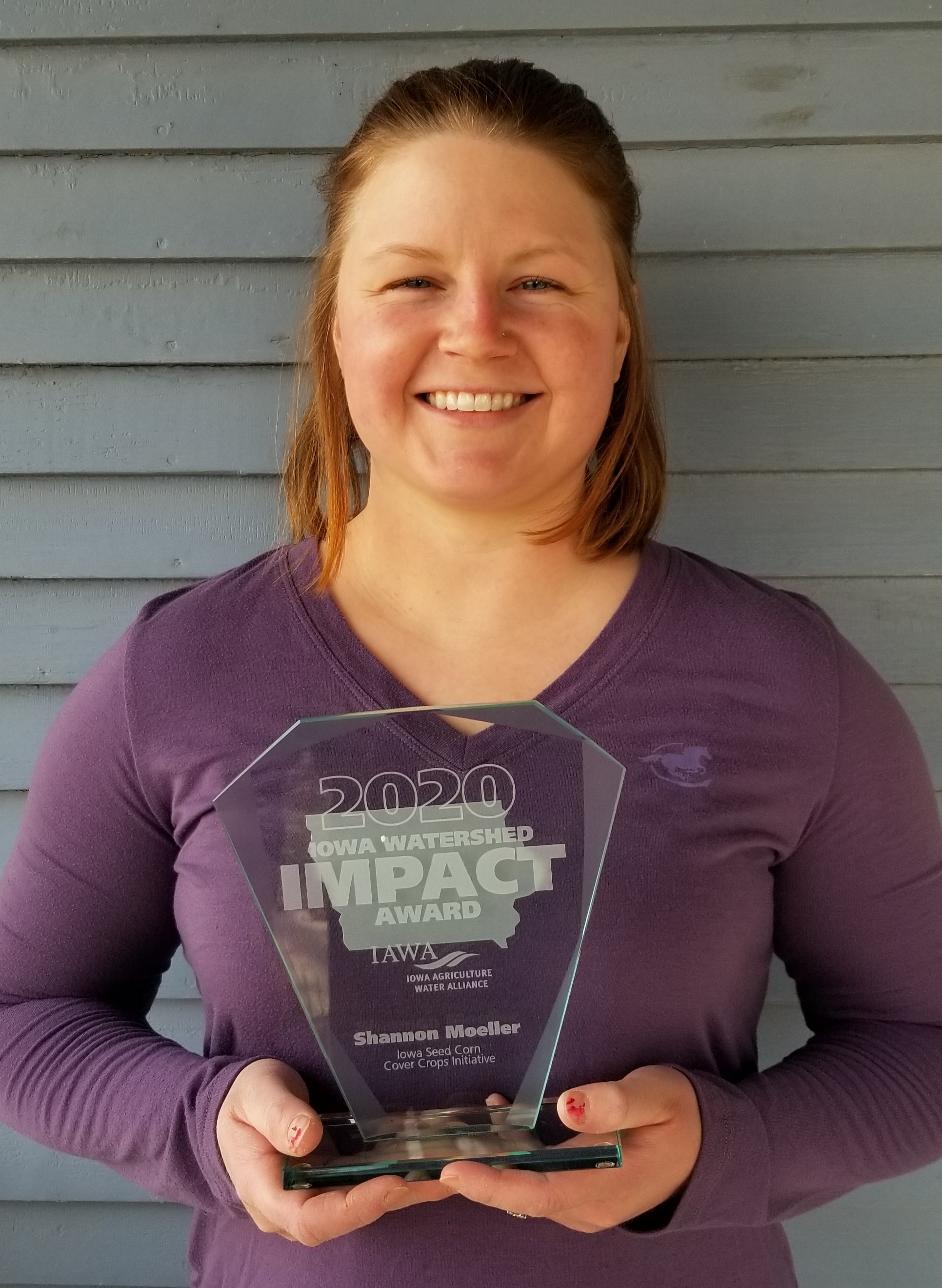 Shannon Moeller with plaque for Iowa Watershed Impact Award.